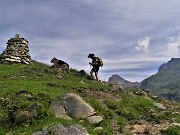 26 Raggiungiamo  'L'Omo' (1600 m) con vista in Arera-Corna Piana